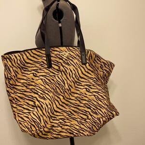 New  MSRP$158 Michael Kors Animal Print Jet Set Travel Packable Tote Bag Tiger